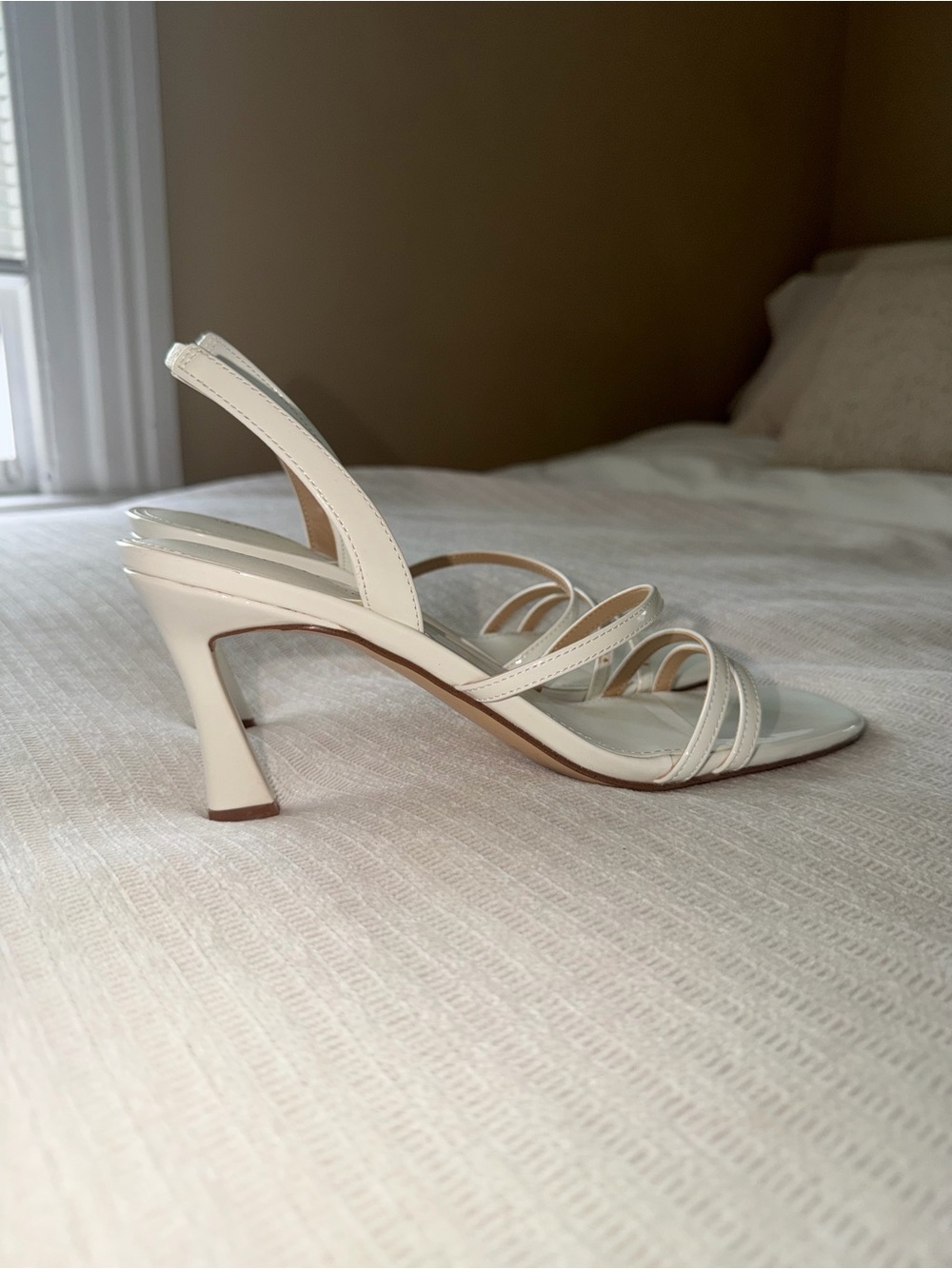 Marc Fisher white leather heels
